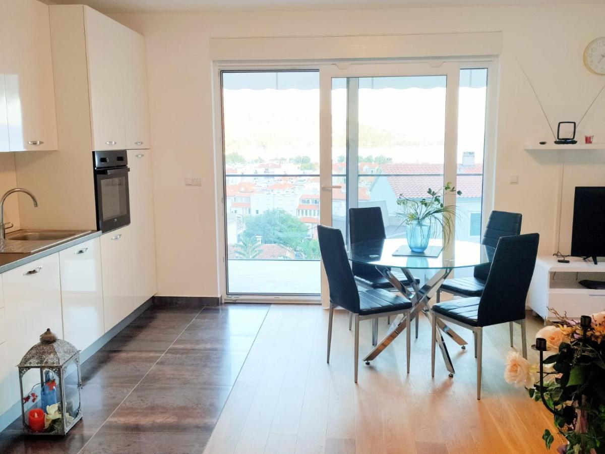 Apartments Elin Оміш Екстер'єр фото