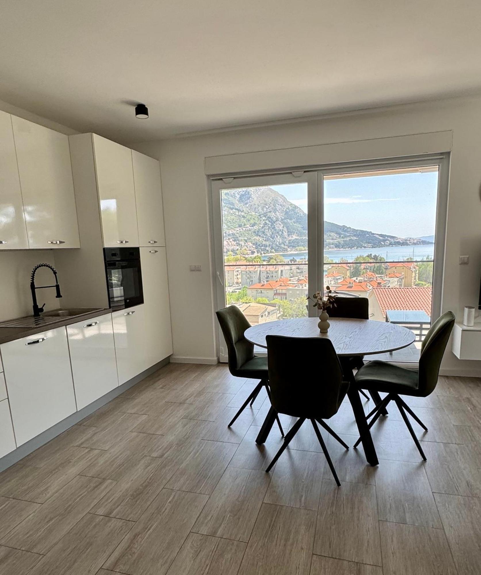 Apartments Elin Оміш Екстер'єр фото